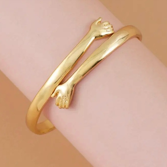New, Women's Gold-tone Hug Bracelet - Picture 2 of 4